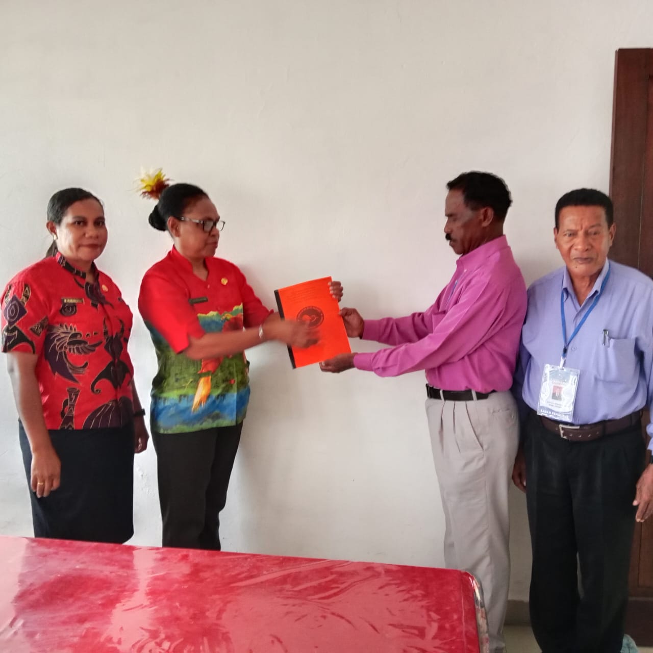 Pertemuan Bersama Mananwir Bar Mani Sekaligus Penyerahan LKPJ Penggunaan Dana Hibah Lembaga Adat.